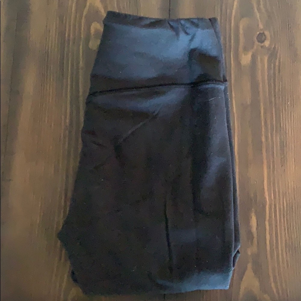 Lucy crop workout leggings